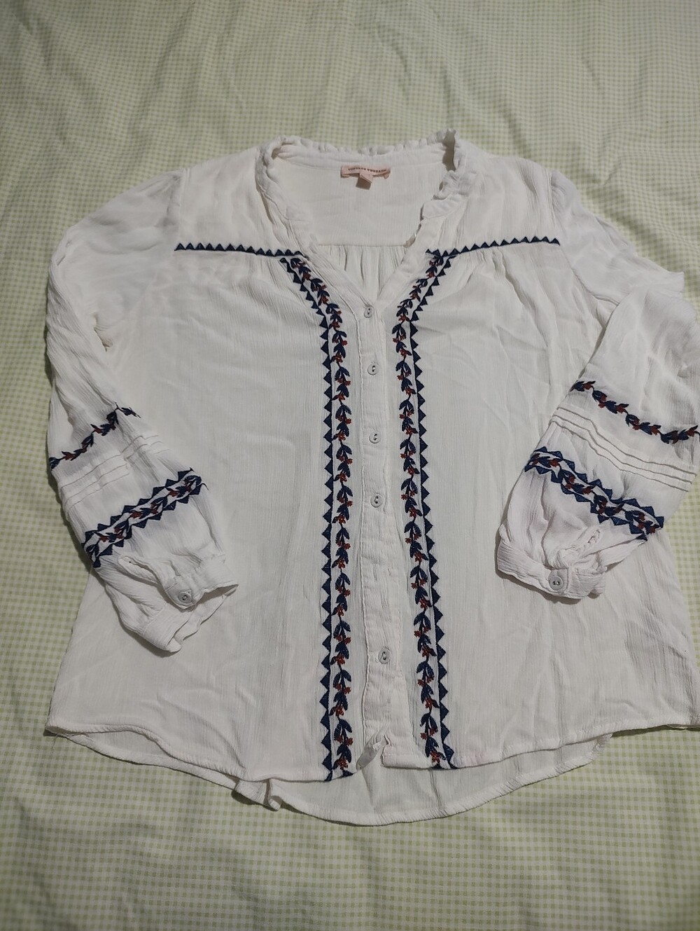 Vintage Thread Embroidered Button-Front Women’s Top - White with Navy & Red Trim